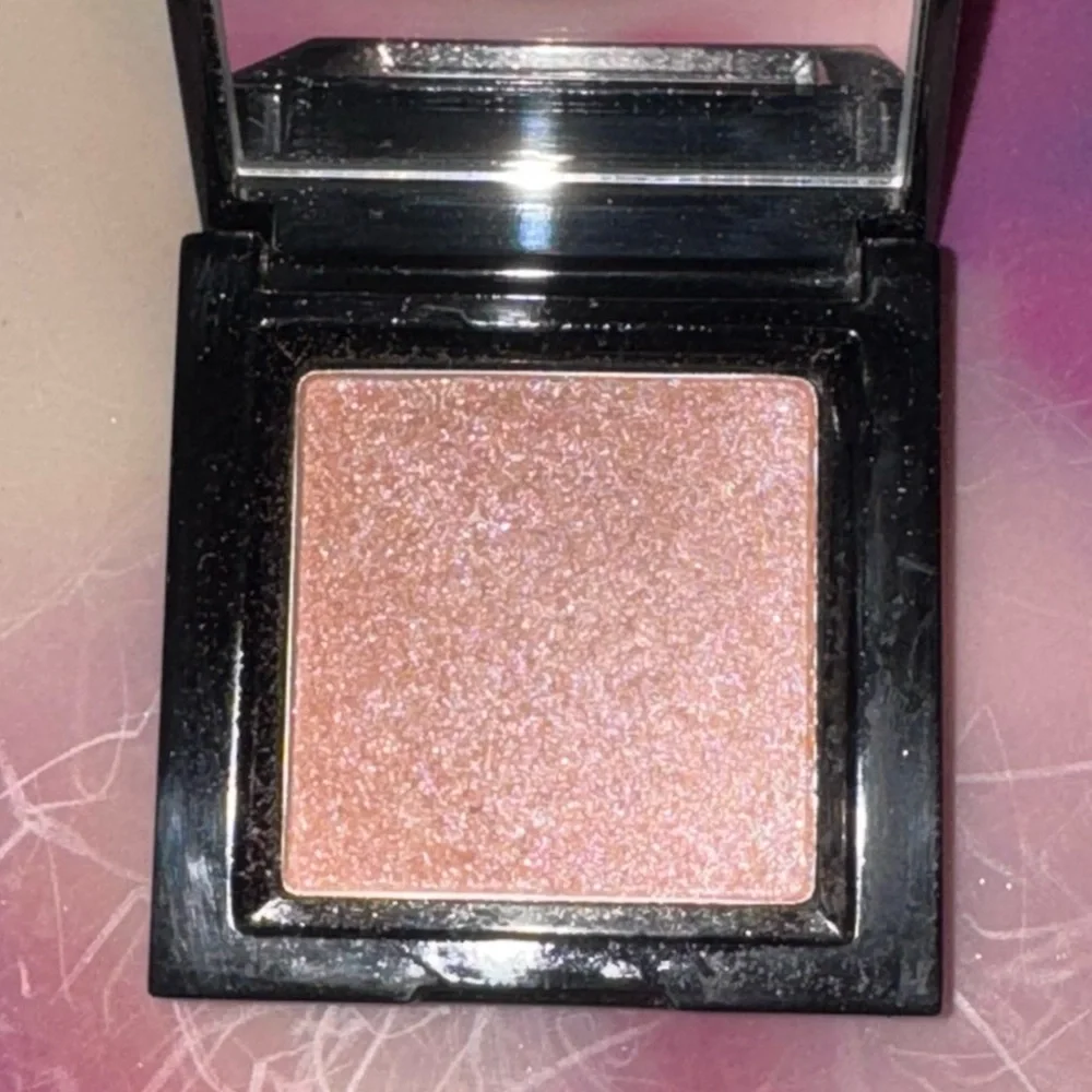 MAC Warm Ice Pressed Powder~The Stylistics